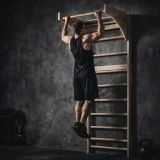 Dřevěné žebřiny s hrazdou 220 cm, nosnost 170 kg